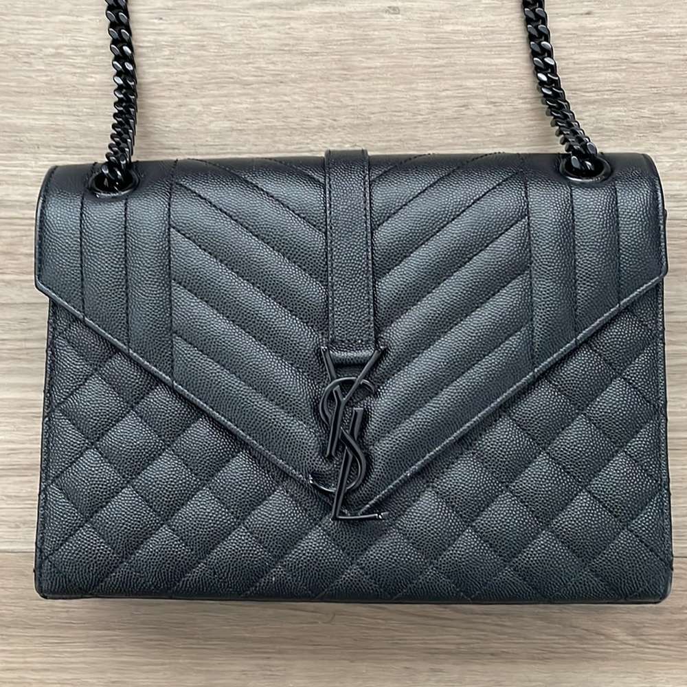 YSL Envelope medium bag in mix mayelassé grain de poudre embossed leather